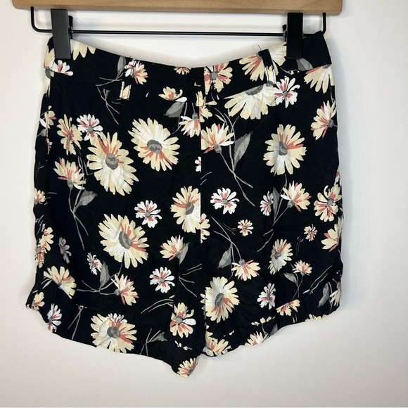 Miss Selfridge Black Floral Daisy Print 2-Piece Outfit w/ Crop Top, Shorts Sz 2 - Picture 11 of 13